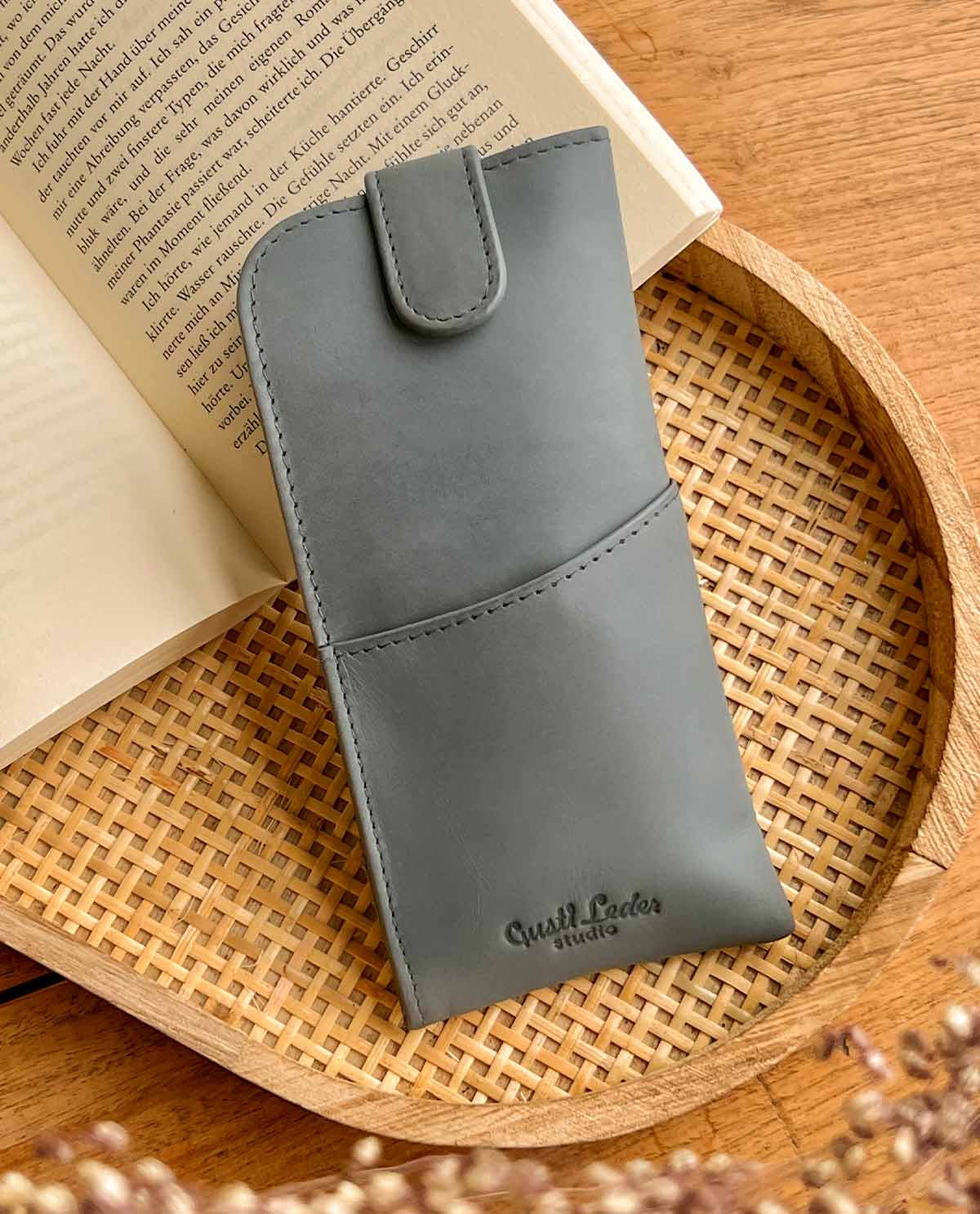 Brillenetui mit Stiftehalterung